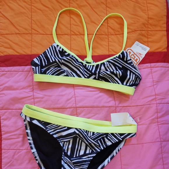 Black and white patterned Speedo two-piece - Picture 1 of 2